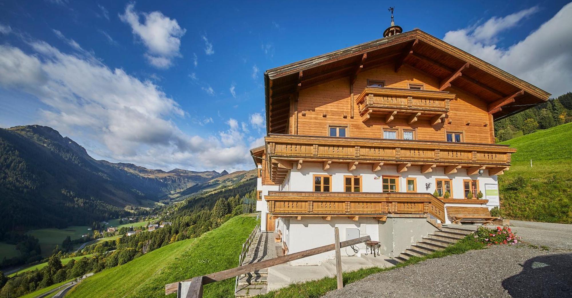 Ski In-Ski Out - Gaestehaeuser Saalbach-Hinterglemm - Wallegghof Christianhof Exterior photo