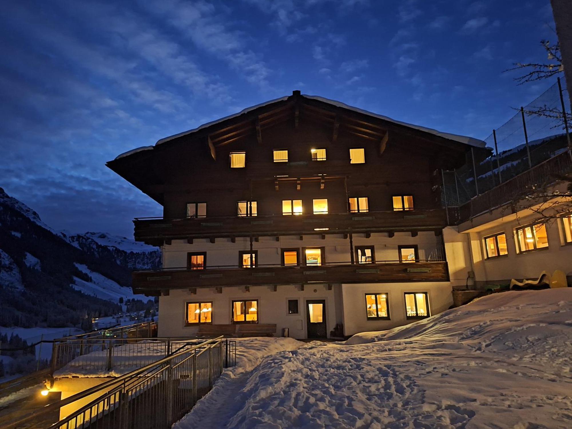 Ski In-Ski Out - Gaestehaeuser Saalbach-Hinterglemm - Wallegghof Christianhof Exterior photo