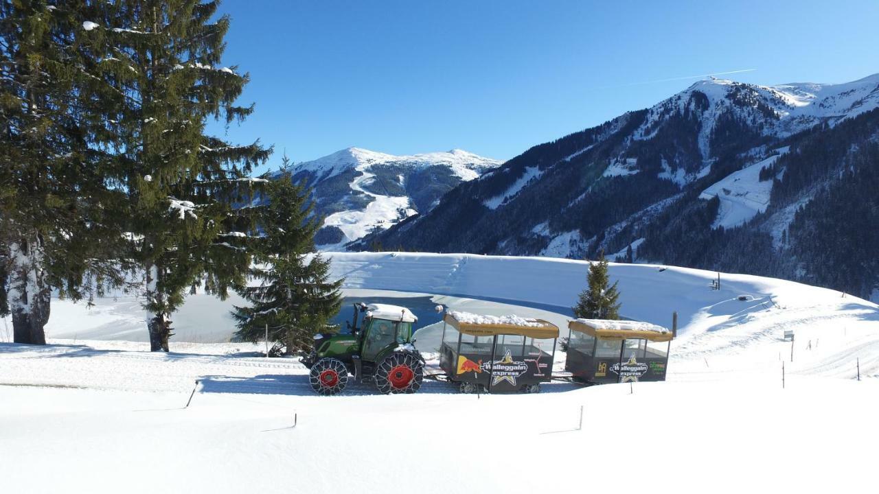 Ski In-Ski Out - Gaestehaeuser Saalbach-Hinterglemm - Wallegghof Christianhof Exterior photo